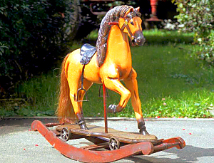 Schaukelpferd Schaukelpferd